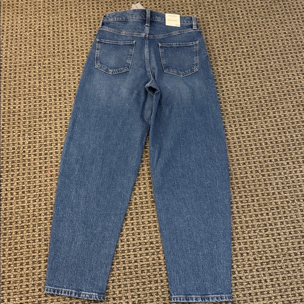 Banana Republic Women's Straight Leg Blue Jeans - Picture 3 of 3